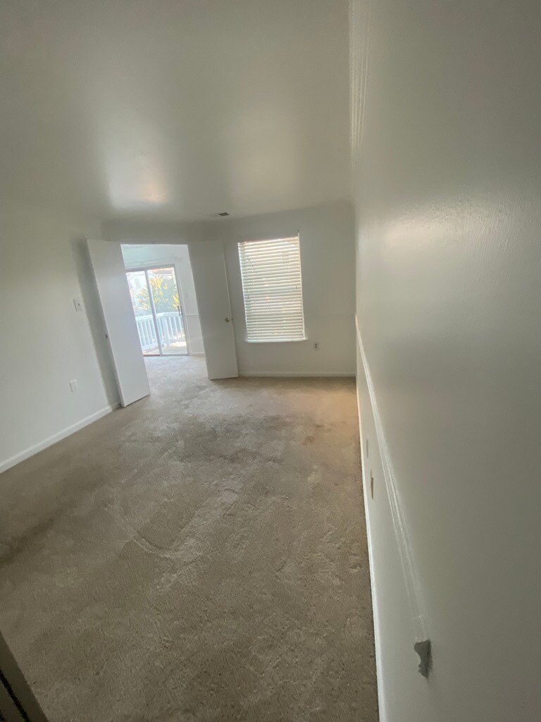 Main floor master bedroom - 4351 Pembrook Village Dr
