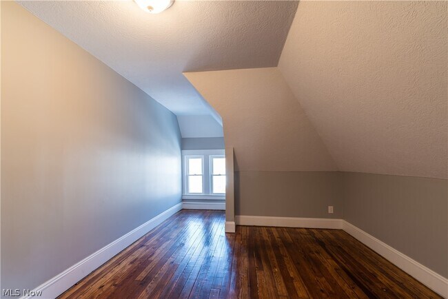 Building Photo - 2970 Edgehill Rd