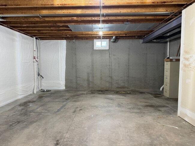 Building Photo - Elkhorn Home For Rent In Quiet Neighborhood