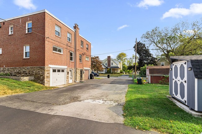 Building Photo - FIRST MONTH FREE* Twin home with new carpe...