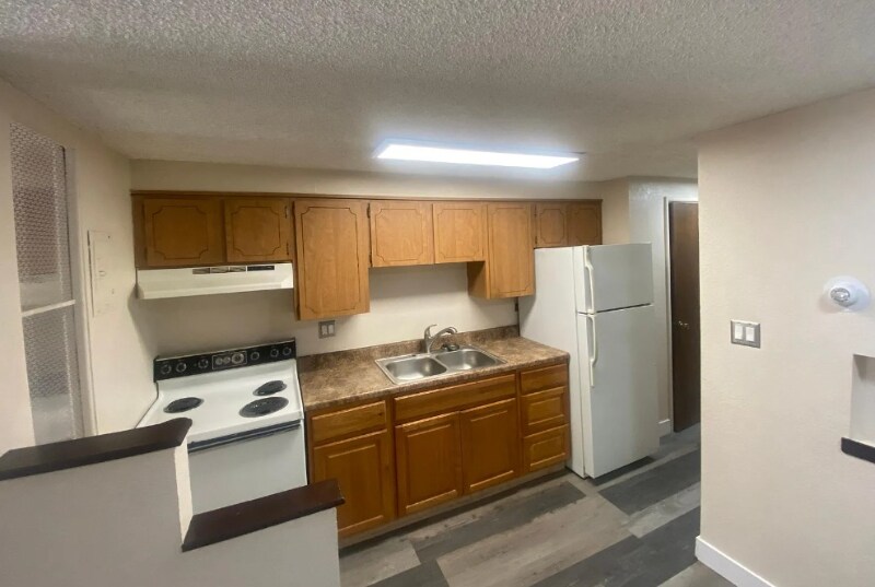 Building Photo - 3300 S Clarkson St