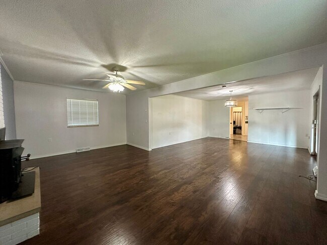 Building Photo - Beautiful large home for lease in Poplar B...