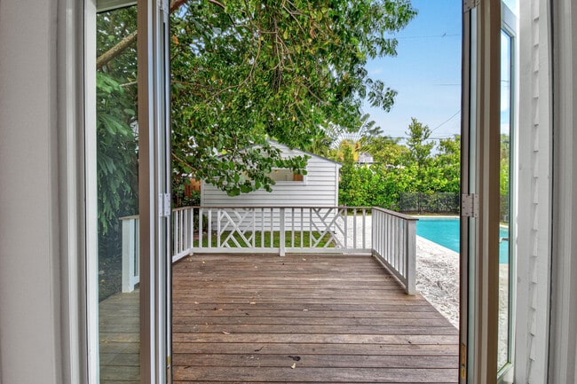 Building Photo - 845 Sunset Rd