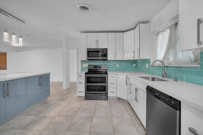 Building Photo - Beautiful Hollywood home in quiet neighbor...