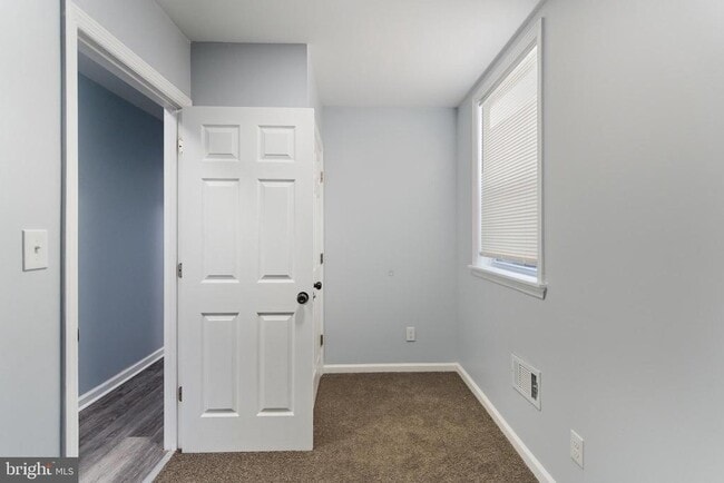 Building Photo - 903 N 5th St