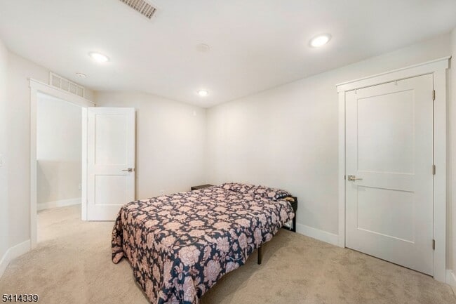 Building Photo - 707 Station Rd