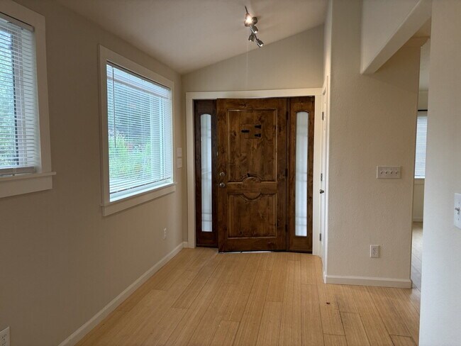 Building Photo - Ideally located 3/2 home in Placerville for rent