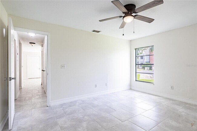 Building Photo - 1404 Northlake Dr