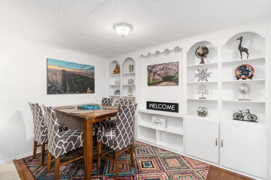 Building Photo - 2490 SW 14th Dr