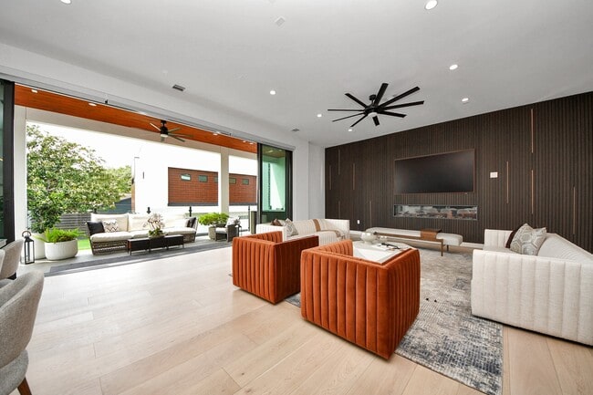Building Photo - 5327 S Braeswood Blvd