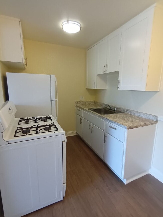 Building Photo - Welcome to SkyView Villa & Somerset Apartm...