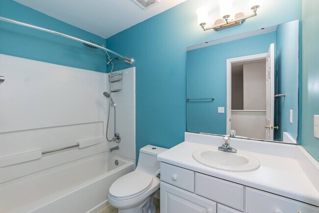 Building Photo - 8 Woodcliff Cir