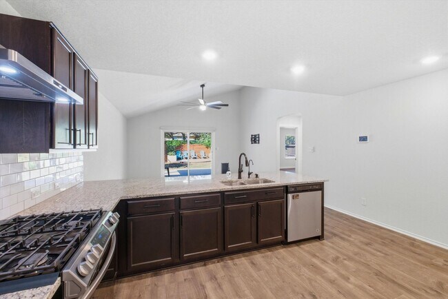 Building Photo - The Perfect Blend of Comfort and Community in Bulverde