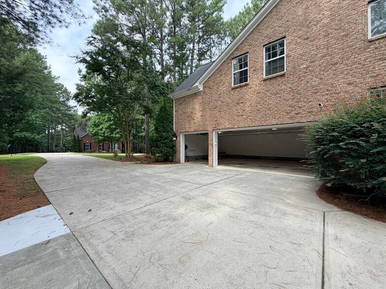 Building Photo - 5604 Pine Rock Ct