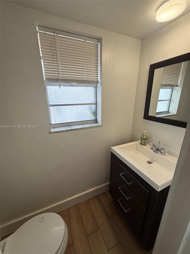 Building Photo - 6631 SW 41st Pl