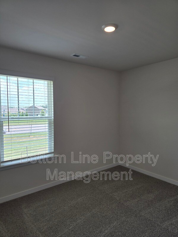 Building Photo - 549 Blackpool Ct