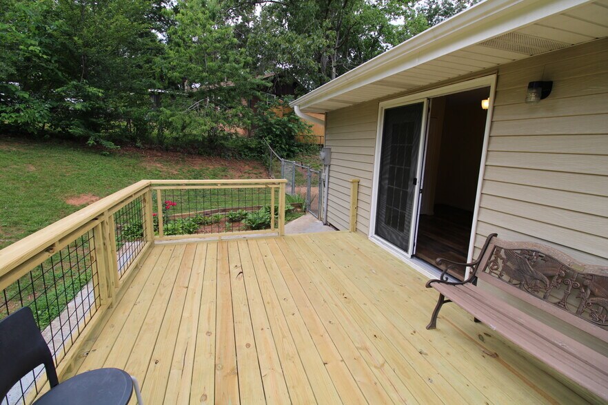 Building Photo - 12 King Arthur Pl