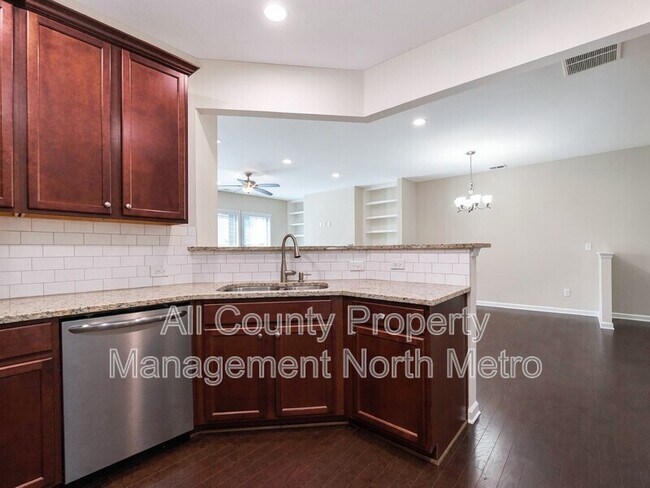 Building Photo - 7250 Heritage Oak Ct