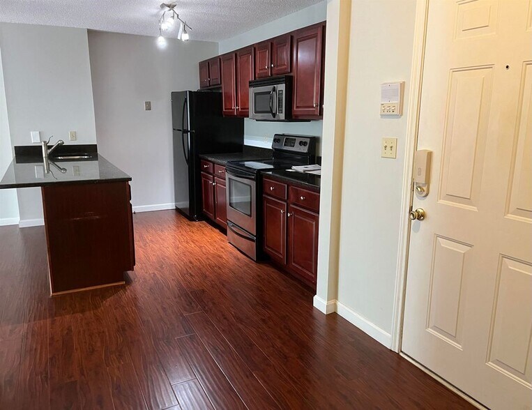 Building Photo - 120 Fisherville Rd