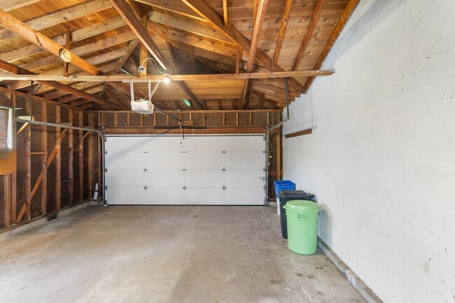 Building Photo - 18525 Heathway Ln