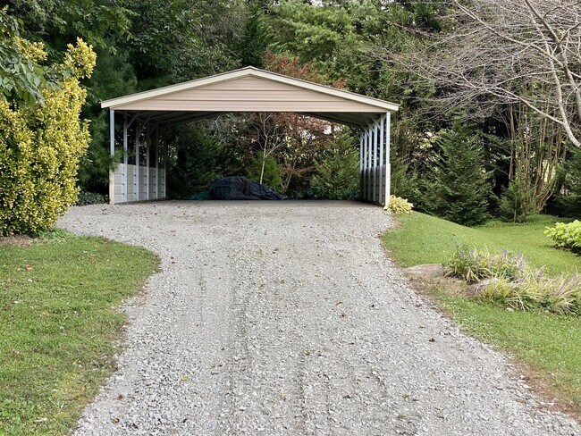 Building Photo - 2075 Walnut Cove Rd