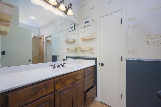 Building Photo - 14501 Blue Jay Point