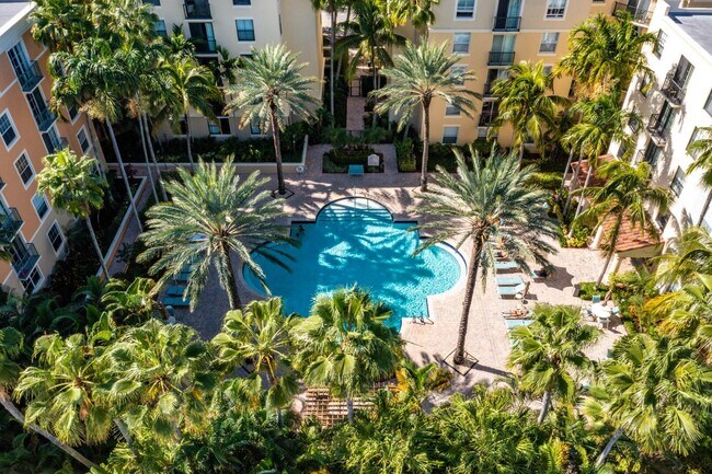 Building Photo - 630 S Sapodilla Ave