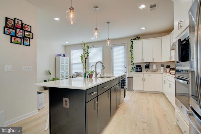 Building Photo - 42363 Alder Forest Terrace