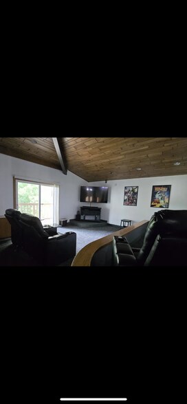 Building Photo - 1250 Golden Cir