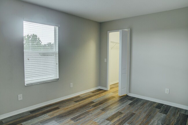 Building Photo - Elegant 5-Bedroom Pool Home with 3-Car Gar...