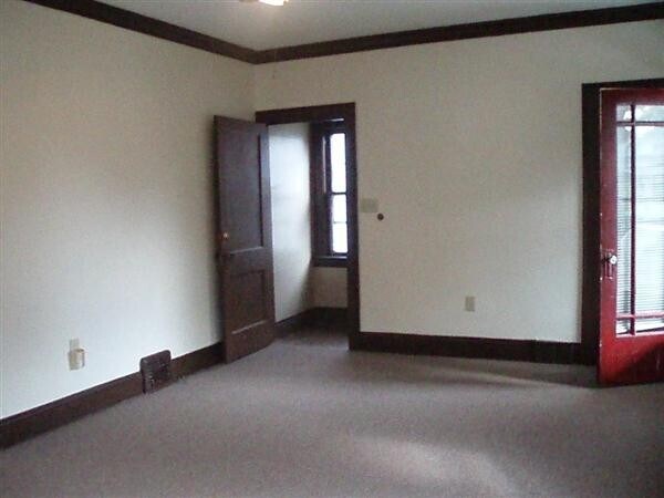 Living room 4 - 2039 Lewis Dr