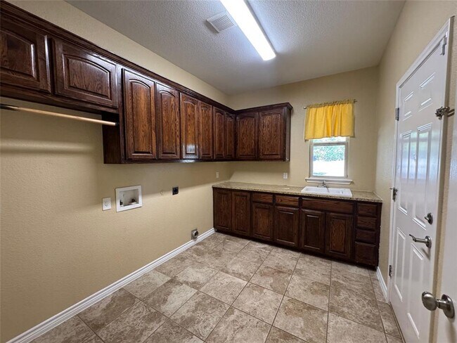 Building Photo - 112 Cherry Wood Ct
