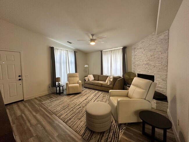 Building Photo - 54445 Avenida Alvarado