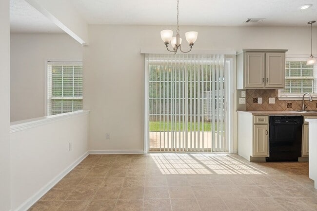 Building Photo - 4 Bedrooms, 2.5 Baths almost 2600 sf Cul-de-sac on over half acre!!!