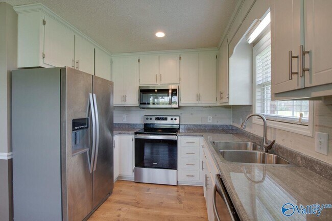 Building Photo - 115 Raptor Ct