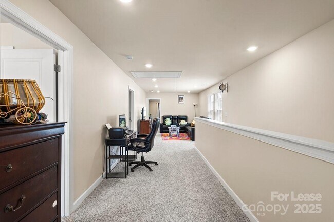 Building Photo - 613 Cedar Knoll Cir