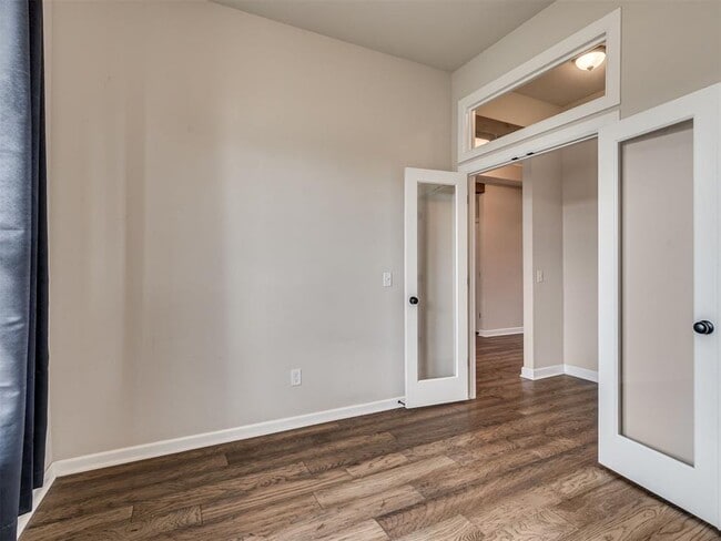 Building Photo - 915 Kings Canyon Rd