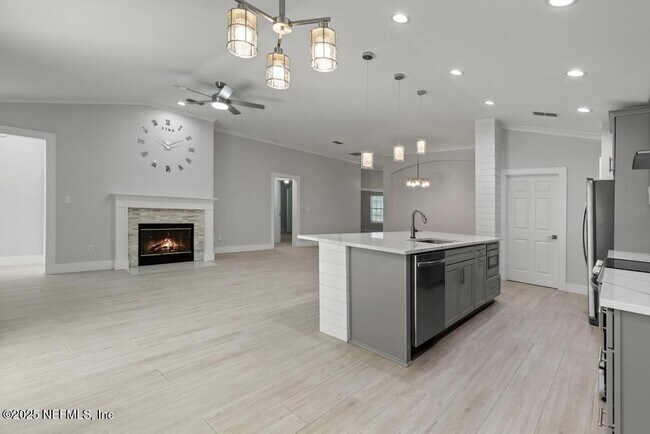 Building Photo - 744 Dewdrop Loop