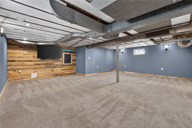 Building Photo - 423 Heman Dr