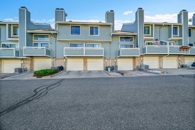 Building Photo - $2,400 - 2-Bed, 1.5-Bath Townhome in Lakewood Updated Throughout, With Garage + AC, Near Bear Cre...