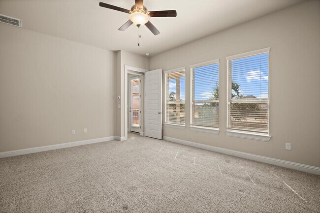 Building Photo - 709 Pinnacle View Dr