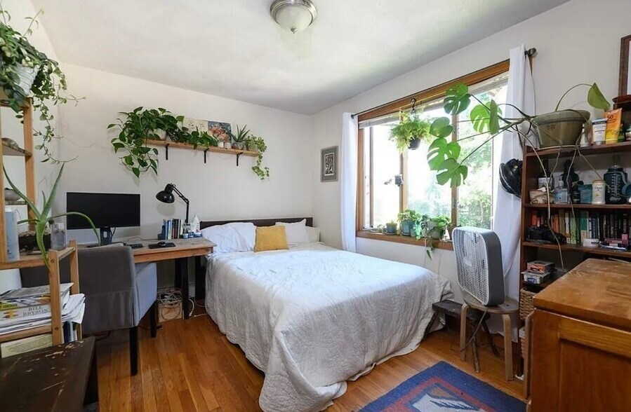 Building Photo - 30 Adrian St