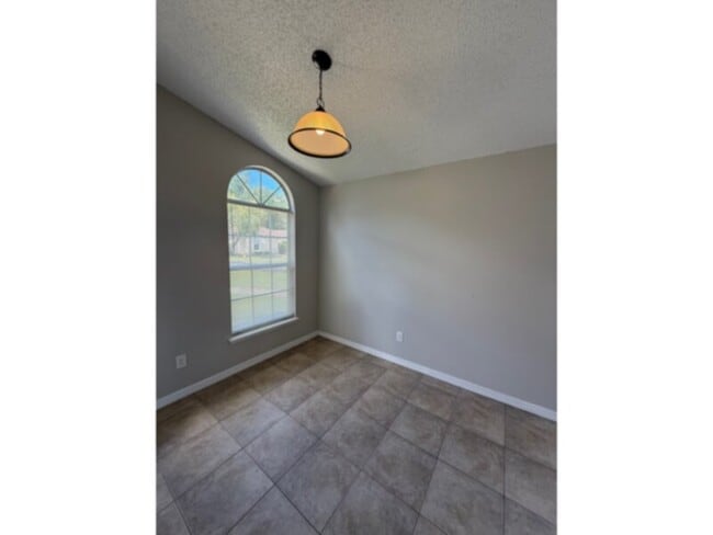 Building Photo - Winter Springs 3 Bedroom, 2 Bath w/ Commun...