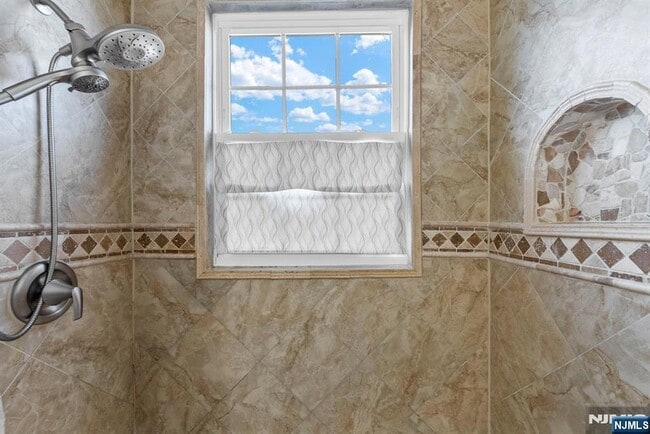 Building Photo - 360 Gorge Rd