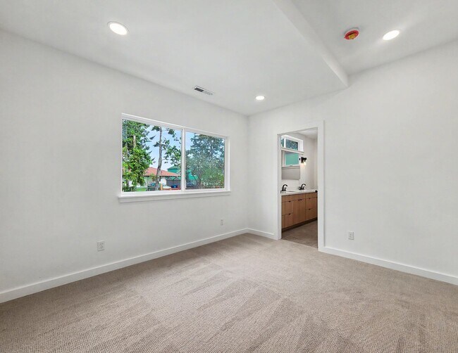 Building Photo - 3538 S Hudson St