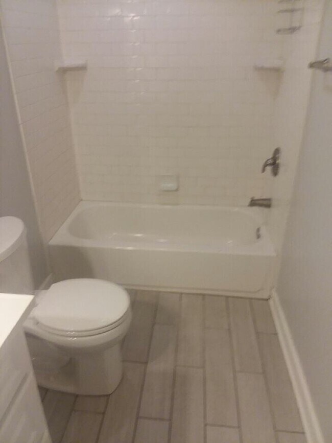 Building Photo - 246 White Bridge Rd