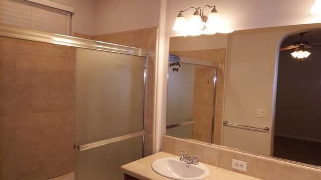 Building Photo - 3658 Vermont Ln