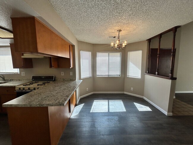Building Photo - Summerlin Charming retro 2-bedroom home