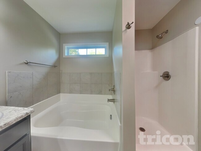 Building Photo - 542 Magnolia Dr