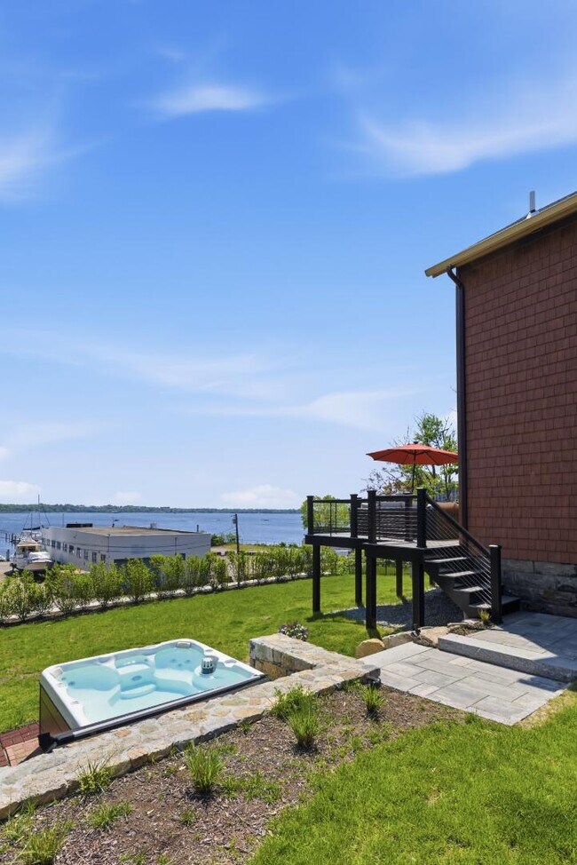 Building Photo - 1124 Narragansett Blvd